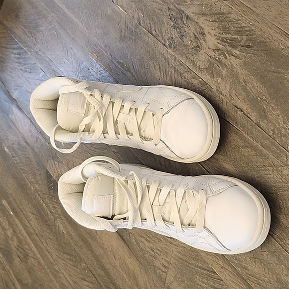 Nikes - Picture 2 of 4